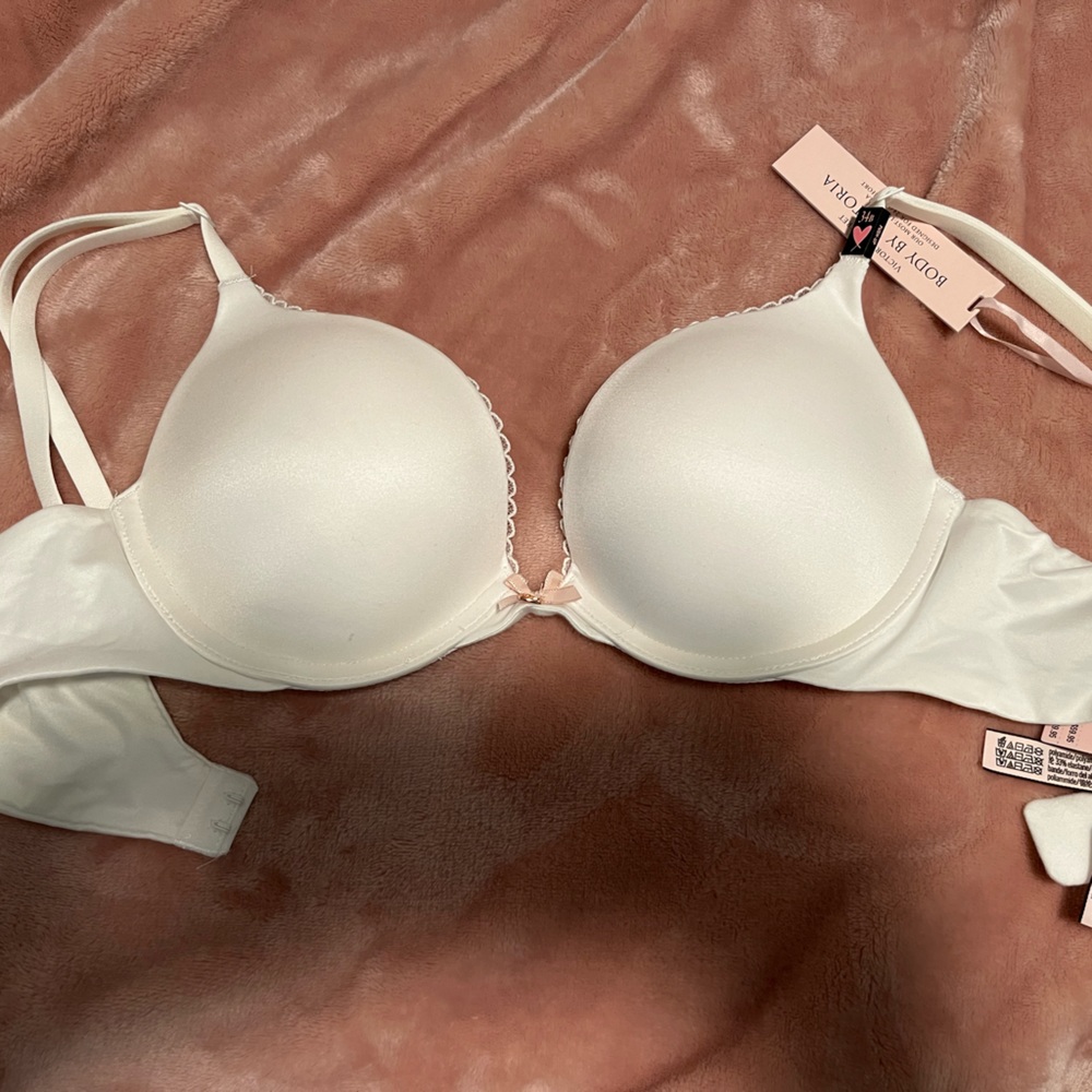 NWT Body By Victoria Push Up Bra! 🎀